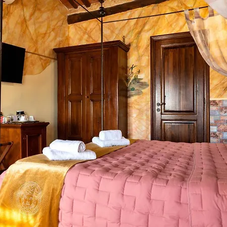Luxury Corte Di Re Artu Bed & Breakfast 2*