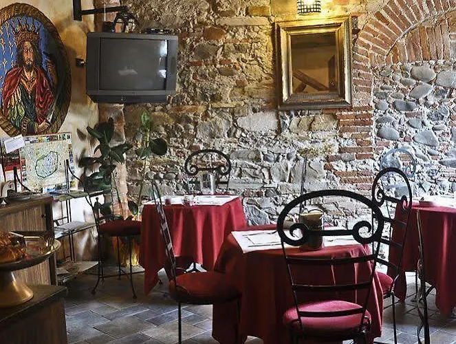 Luxury Corte Di Re Artu B&B 루카